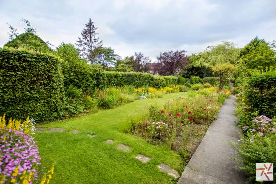 3196W 13 tv drama location house in west yorkshire beautiful garden.jpg