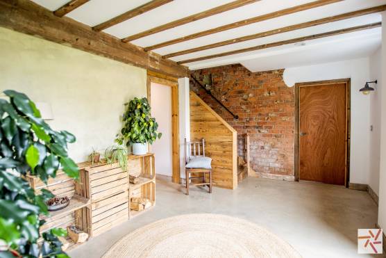 3194N 13 tv drama location house in york cool entrance hallway.jpg