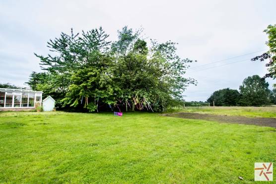 3194N 23 photo shoot location house in north yorkshire family garden with rural views.jpg