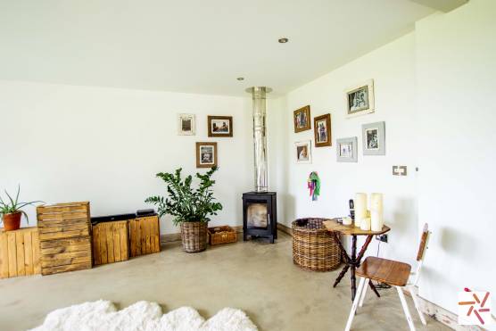 3194N 9 tv drama location house in north yorkshire cool living area with fire.jpg