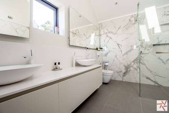 3203W 8 filming location house in west yorkshire stylish bathroom.jpg