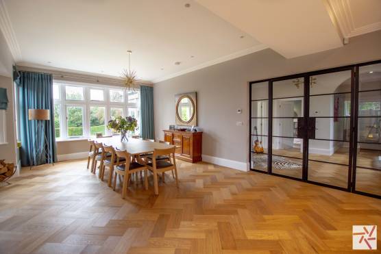 3205W-4-photo-shoot-location-house-in-west-yorkshire-stylish-dining-room.jpg