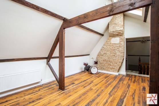 3206N 22 filming location house in north yorkshire exposed brick and beams studio.jpg