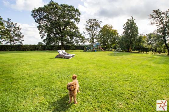 3206N 29 tv drama location house in north yorkshire large family garden.jpg