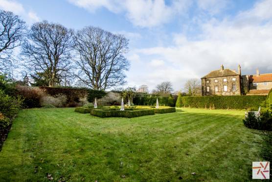 3219N 21 photo shoot location house in north yorkshire beautiful gardens.jpg