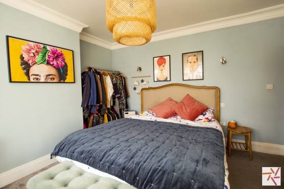 3221M 10 filming location house in manchester bedroom.jpg