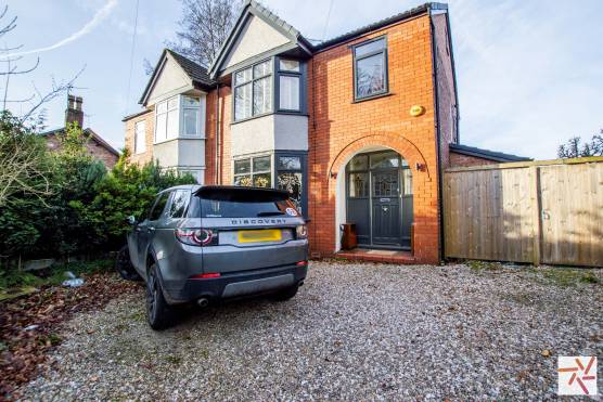 3221M 12 photo shoot location house in manchester family home.jpg