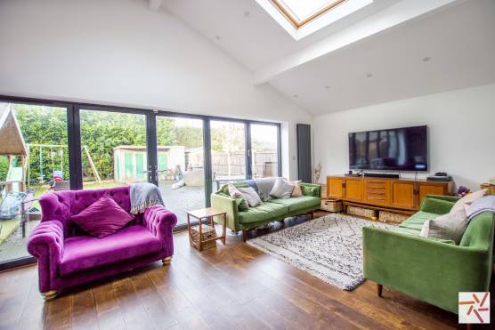 3221M 4 tv drama location house in manchester modern family living room.jpg