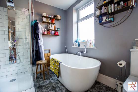 3221M 9 photo shoot location house in manchester family bathroom.jpg