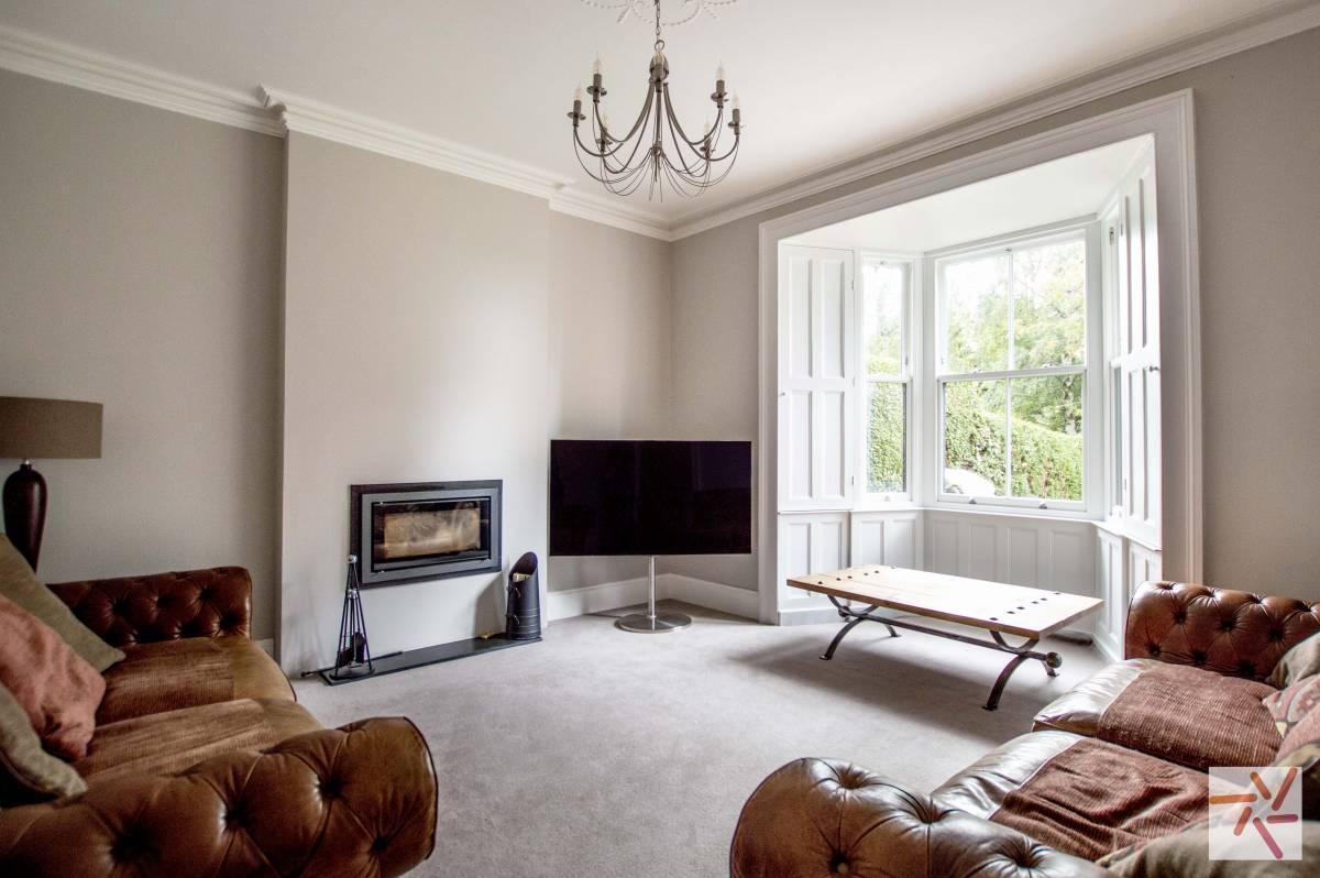 1850s West Yorkshire location with sash windows, swimming pool and