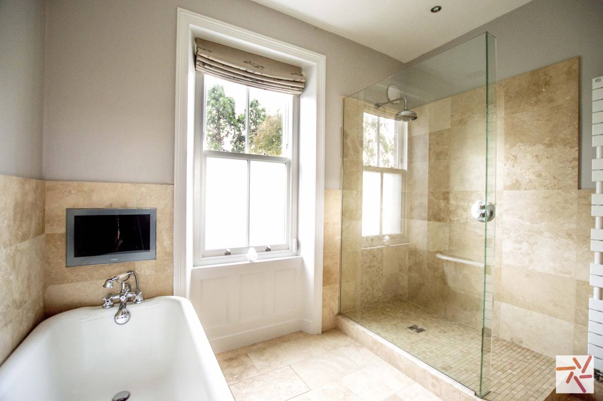 1850s West Yorkshire location with sash windows, swimming pool and