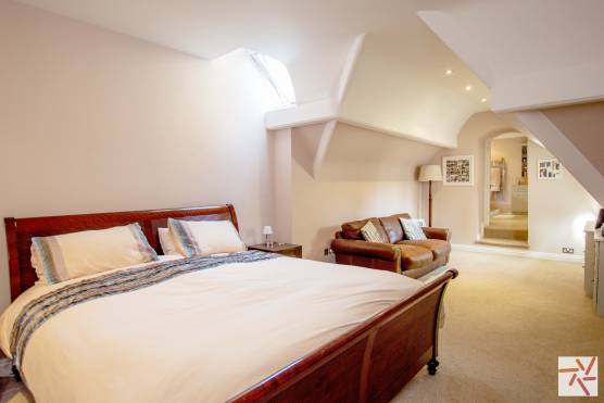 3248C 19 filming location house in cheshire master bedroom with en suite bathroom.jpg