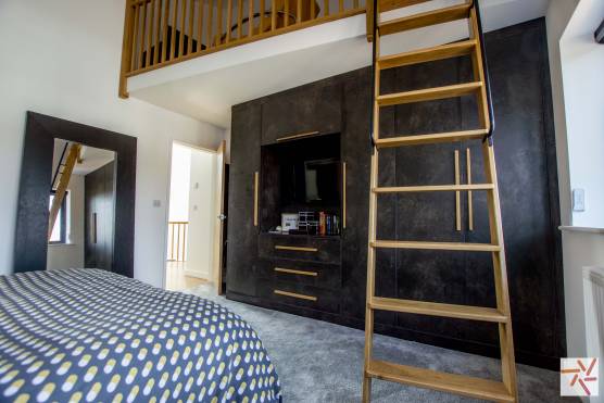 3249C 11 tv drama location house in cheshire bedroom with mezzanine level.jpg