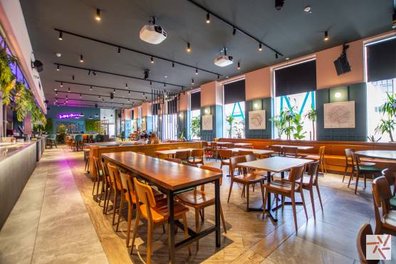3255V 7 tv drama location in Liverpool large bar and restaurant available for shoots.jpg