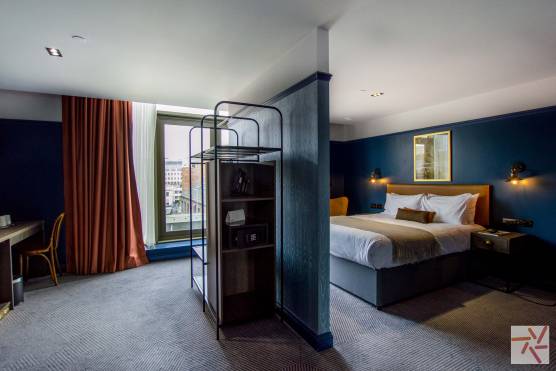 3260V 4 tv drama location in Liverpool hotel bedroom.jpg