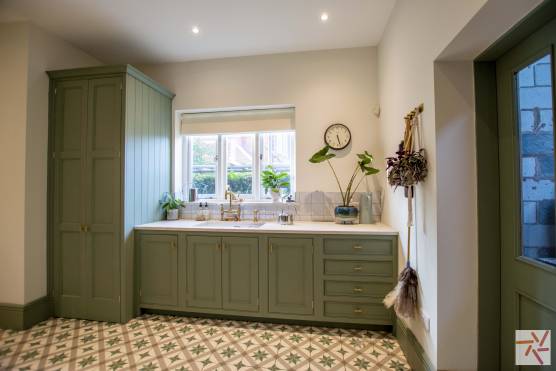 3253L 19 tv drama location house in Lancashire stylish utility room.jpg