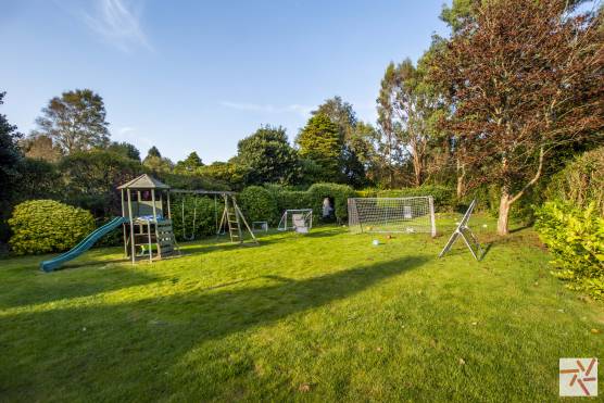 3253L 21 photo shoot location house in Lancashire large family garden.jpg