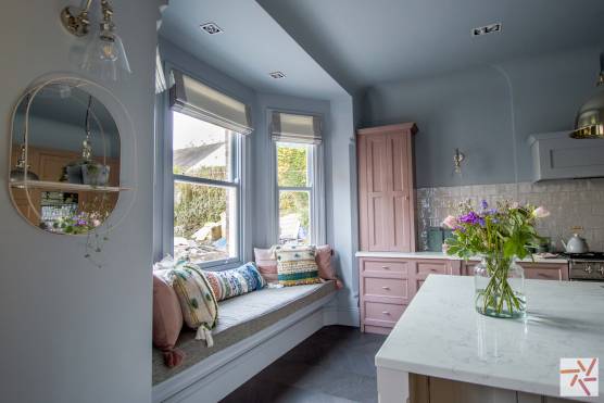 3253L 3 tv drama location house in Lancashire kitchen window seat.jpg