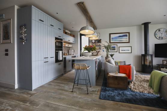 3275S 14 filming location house in Chichester modern kitchen.jpg