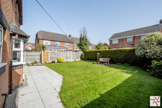 3271L 14 photo shoot location house in Lancashire family garden.jpg