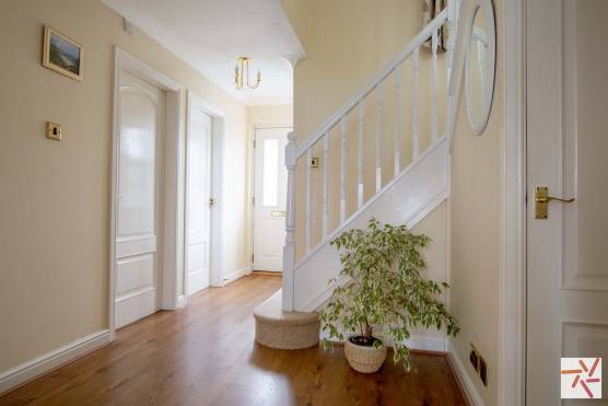3271L 3 tv drama location house in Lancashire entrance hallway.jpg