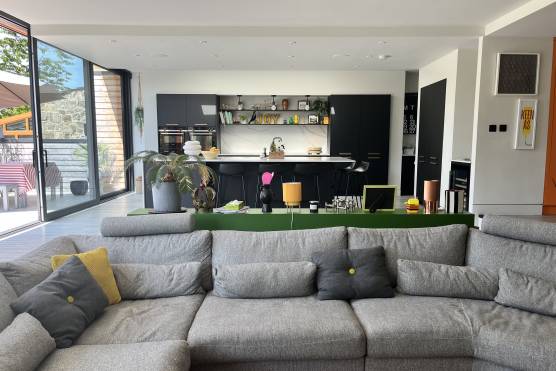 3276W 18 tv drama location house in West Yorkshire with stylish open plan living area