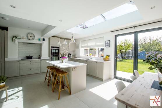 3277C 2 filming location house in Cheshire light and airy kitchen.jpg
