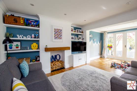 3277C 7 tv drama location house in Cheshire family living room.jpg