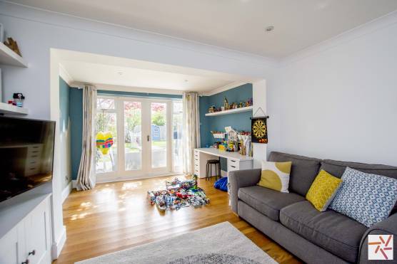 3277C 8 tv commercial location house in Cheshire family living room.jpg