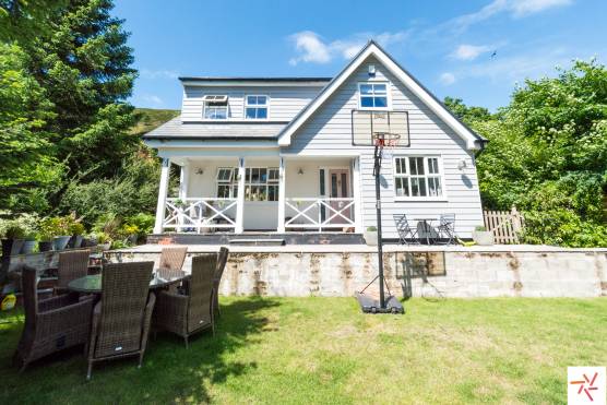 3284M 16 tv filming location house in Manchester American style detached family home