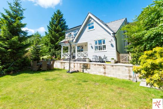 3284M 17 tv filming location house in Manchester contemporary large home with spacious garden