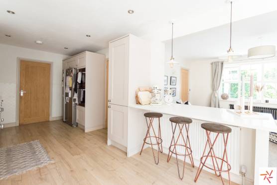 3284M 5 photo shoot location house in Manchester breakfast bar dining area with white walls