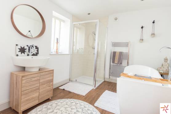 3284M 9 tv drama location house in Manchester contemporary spacious bathroom with wooden floors