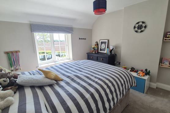 3287C 27 photo shoot location house in Cheshire kids bedroom.jpg
