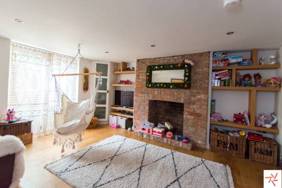 3288C 28 filming location house in Cheshire kids playroom.jpg