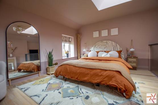 3291N 26 tv drama location house in York stylish bedroom.jpg