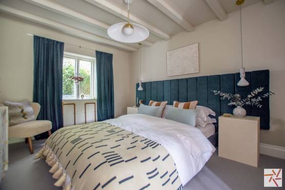 3291N 27 photo shoot location house in York bedroom.jpg