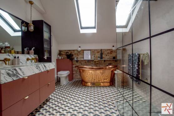 3291N 28 filming location house in York stylish bathroom with copper bath.jpg