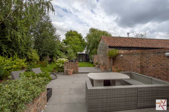 3291N 30 photo shoot location house in York garden.jpg