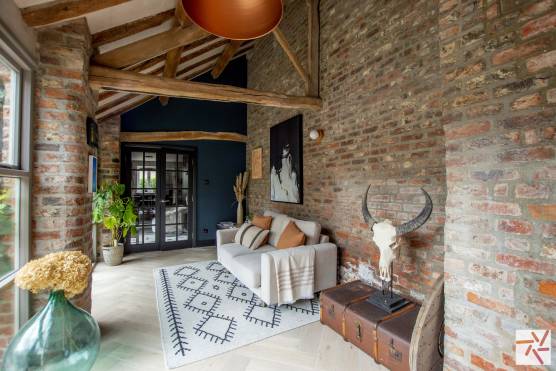3291N 4 tv commercial location house in North Yorkshire tv commercial location house in north yorkshire exposed brick living area.jpg