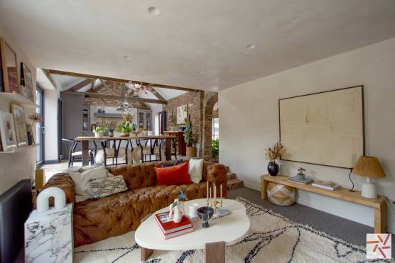 3291N 6 filming location house in York stylish living and kitchen area.jpg