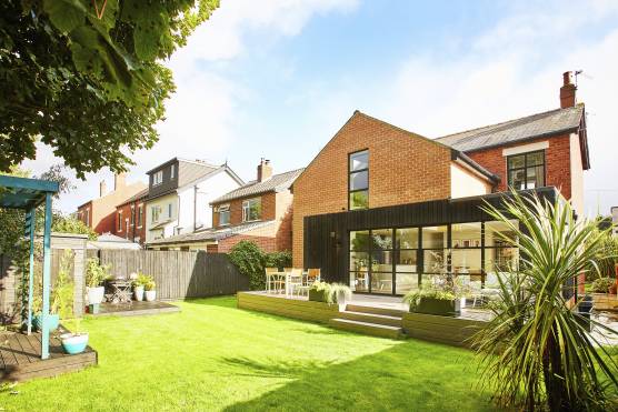 3295W 16 filming location house in west yorkshire modern house with garden.jpg