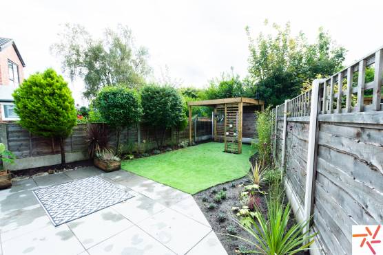 3298M 17 tv drama location house in Manchester stylish garden.jpg