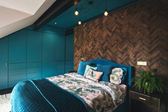3300B 18 tv drama location house in Birmingham elegant bedroom.jpg