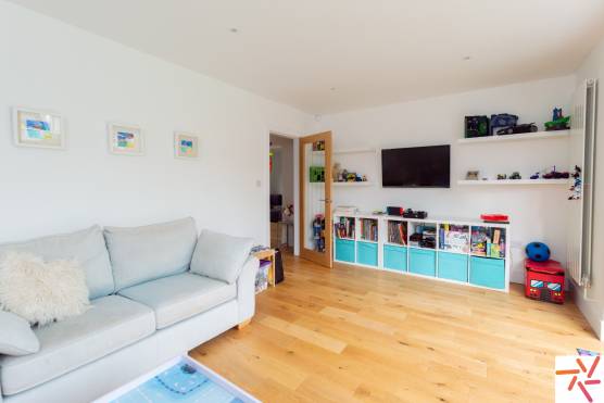 3308C 23 tv drama location house in Cheshire childrens room.jpg