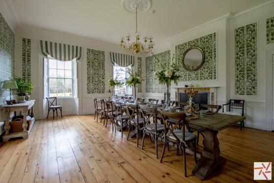 3342E 13 tv drama location house in Lincolnshire large dining area