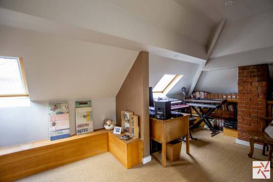3333M 11 photo location house in Manchester converted loft with exposed brickwork study area