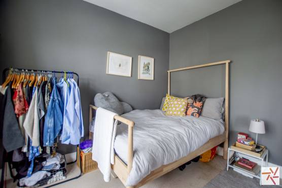 3333M 14 tv commercial location house in Manchester large bedroom