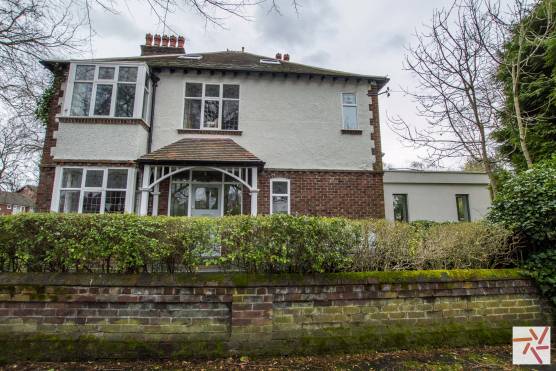 3333M 25 tv shoot location house in Manchester detached with large garden