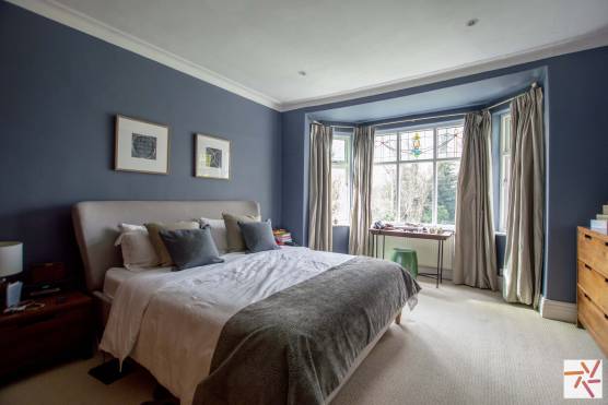 3333M 8 tv drama location house in Manchester large master bedroom